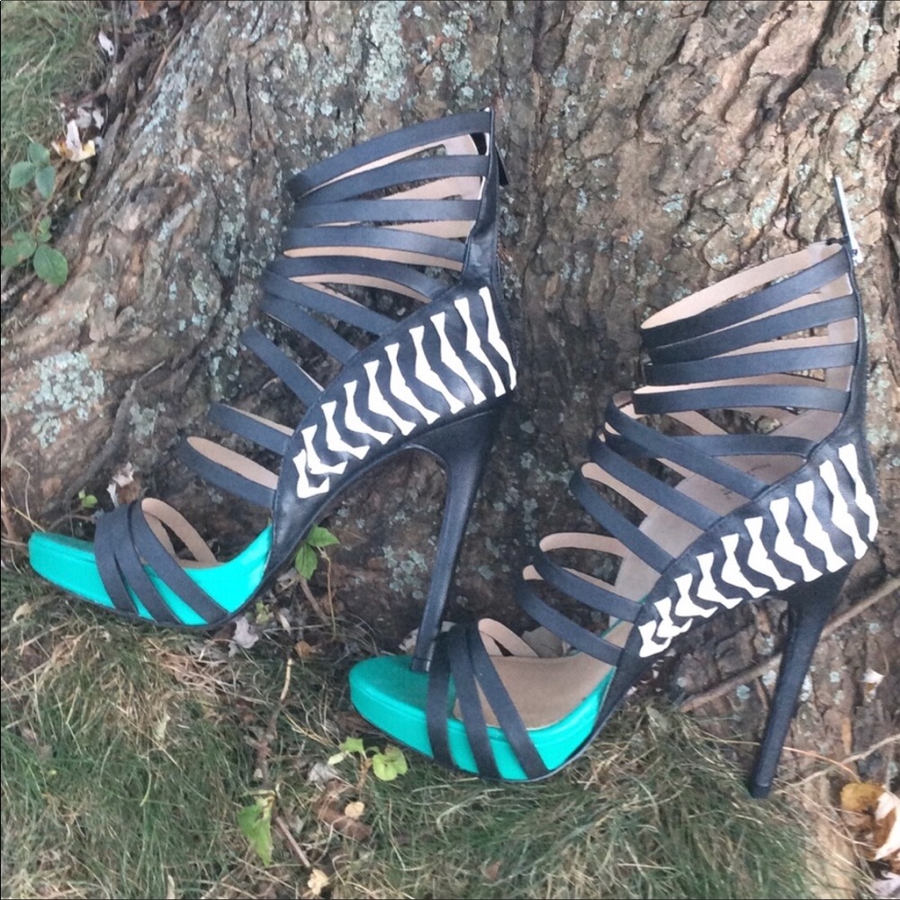 Perfect cage heels !!!!